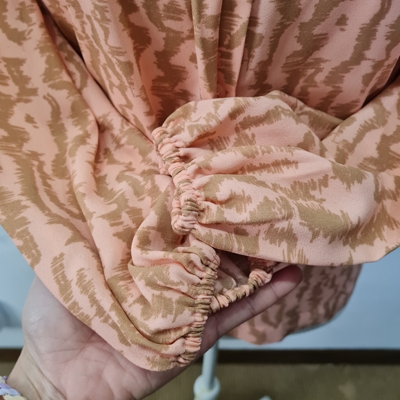 Elizabeth and James Anthropologie Blouse Peachy Pink Tan Leopard Puffy Sleeve XS - Picture 12 of 14